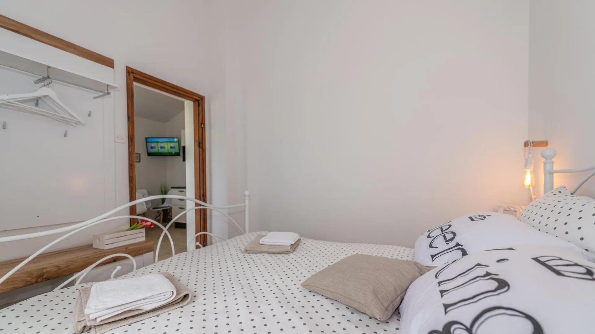 Charming Holiday Home Little House Povljana