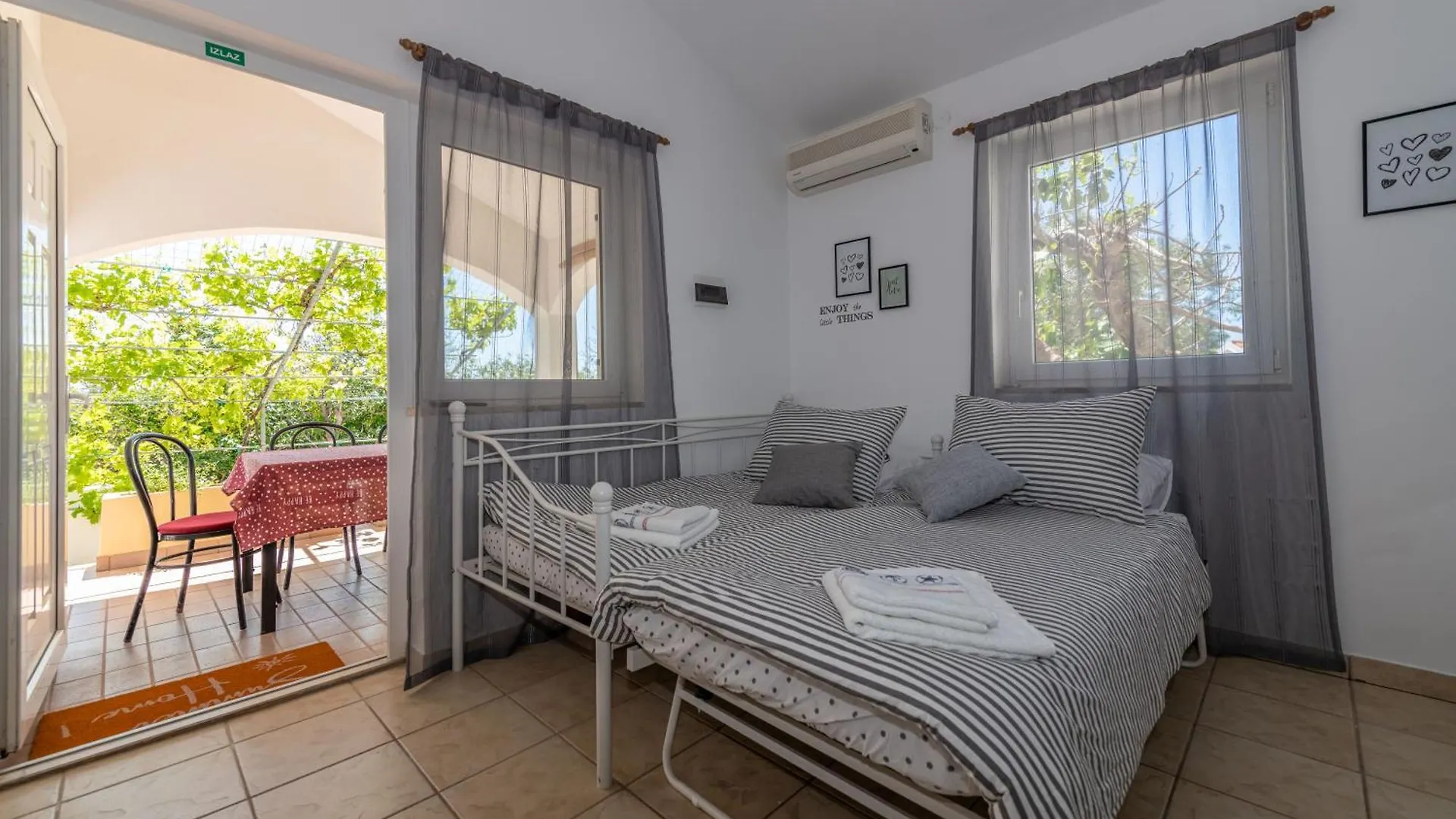 Charming Holiday Home Little House Povljana